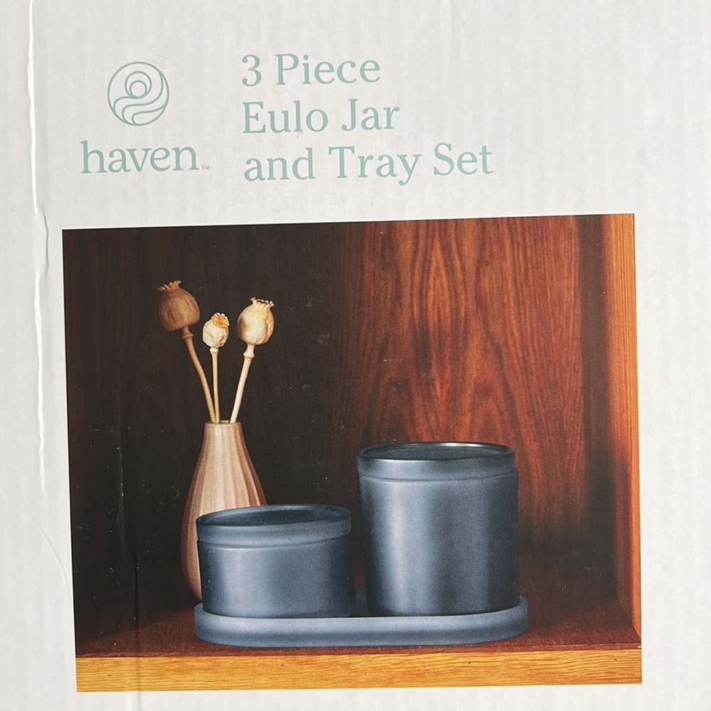 Elegant gray bath accessory set